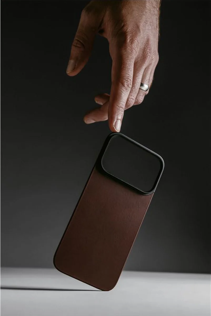 NOMAD Magnetic LeatherBack iPhone17 Pro Nomad iPhone 17 Pro Max
